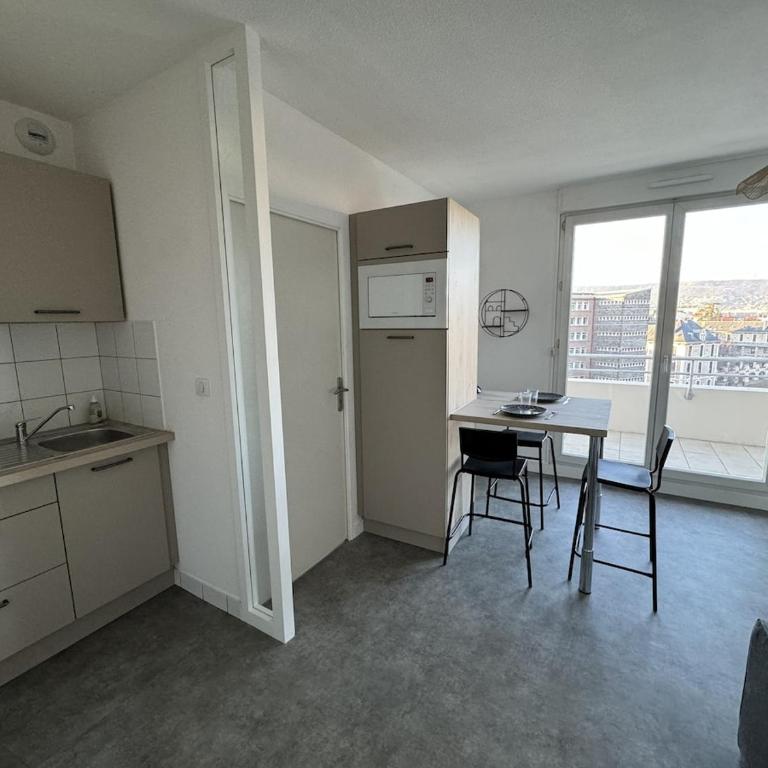 F2 neuf, centre ville, terrasse, WIFI, garage en option - Appartement - 12