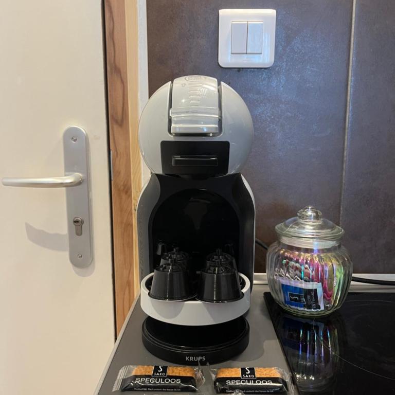 Le 9 - Joli studio neuf, tout équipé Mulhouse centre - Stationnement gratuit - Apartamento Estudio - 11