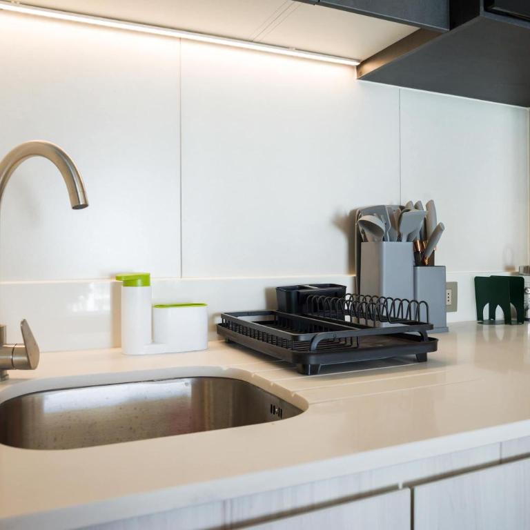 Modern 2BR Oasis in Las Condes Prime Urban Stay - Apartment - 18