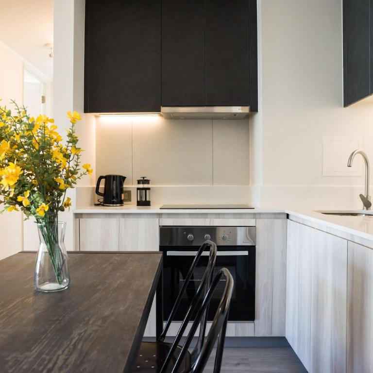 Modern 2BR Oasis in Las Condes Prime Urban Stay - Apartment - 19