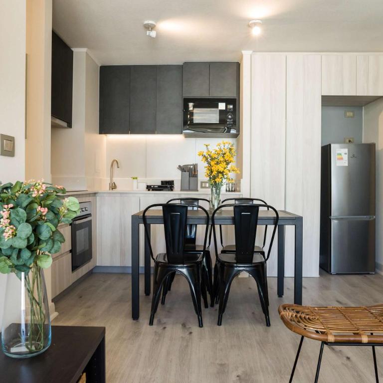 Modern 2BR Oasis in Las Condes Prime Urban Stay - Apartment - 20