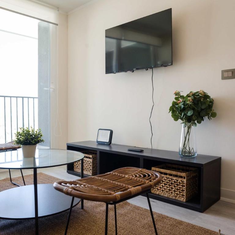 Modern 2BR Oasis in Las Condes Prime Urban Stay - Apartment - 25