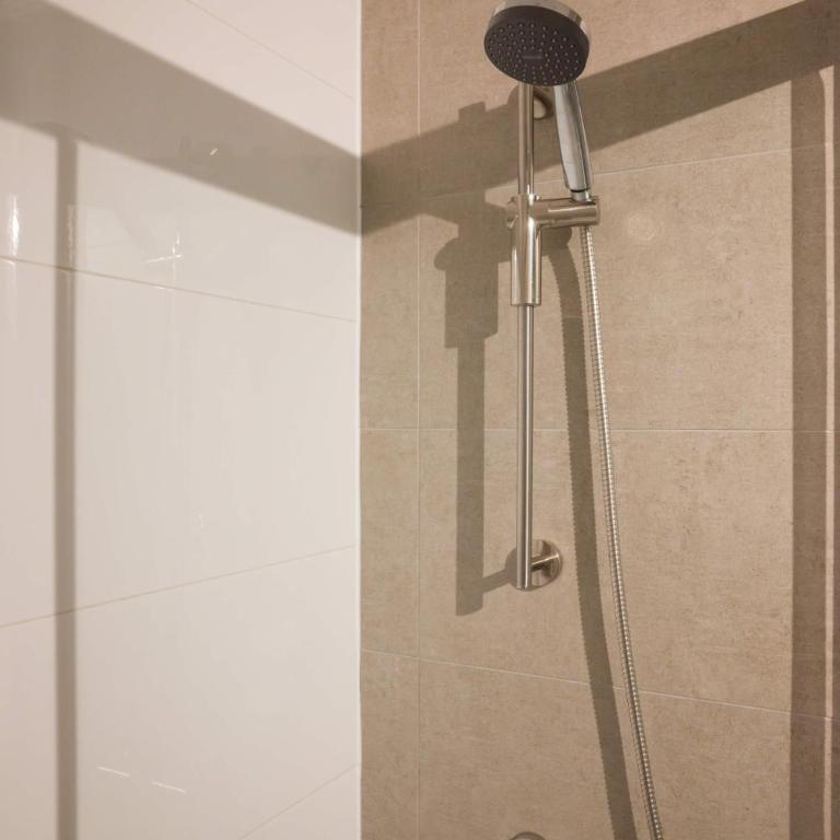 Modern 2BR Oasis in Las Condes Prime Urban Stay - Apartment - 35