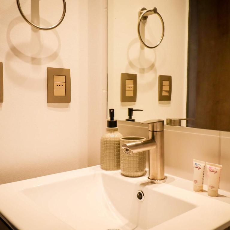HOM I MetroParqueBustamante Wifi CentroUrbano - Apartment - 35
