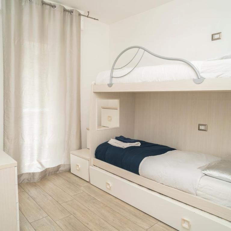 IL BACIO Guest House - Camera Familiare con Terrazza - 3