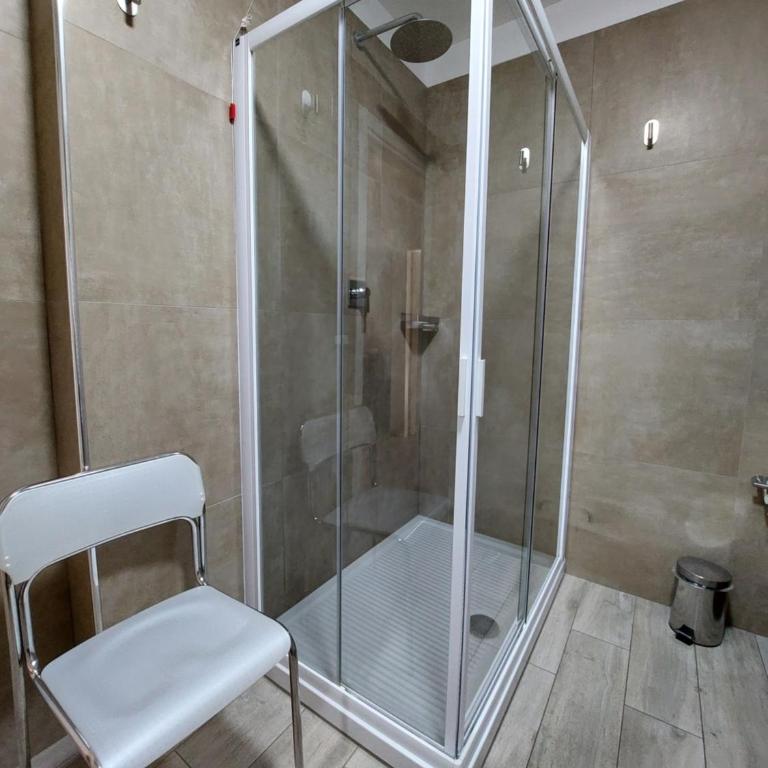 IL BACIO Guest House - Camera Familiare con Terrazza - 4