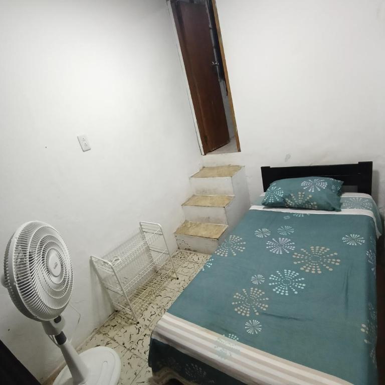 Habitación con medio baño en el barrio ciudad jardín Barranquilla - Habitación Individual con ducha - 5