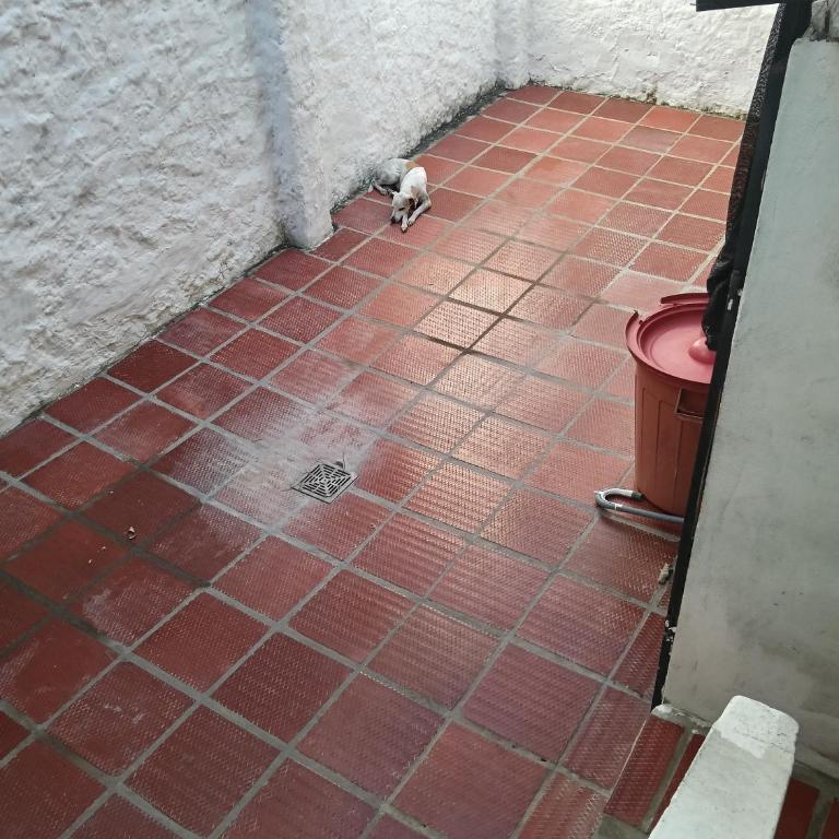 Habitación con medio baño en el barrio ciudad jardín Barranquilla - Habitación Individual con ducha - 6