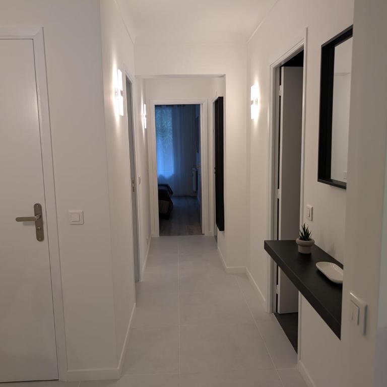 Le Landel - Appartement 3 Pièces entièrement rénové, climatisé avec parking - Two-Bedroom Apartment - 16