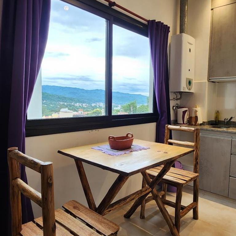 EmBruHadas Violet - Estudio con vistas a las montañas - 1
