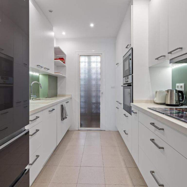 49 Comfortable 2-Bedroom Garden Apartment Close to - Apartamento de 2 dormitorios con vistas al jardín - 6