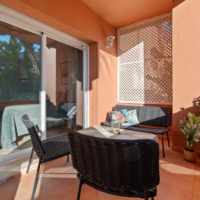 49 Comfortable 2-Bedroom Garden Apartment Close to - Apartamento de 2 dormitorios con vistas al jardín - 9