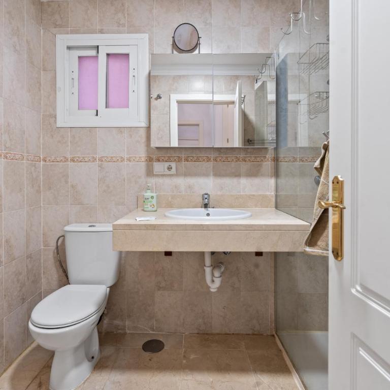 49 Comfortable 2-Bedroom Garden Apartment Close to - Apartamento de 2 dormitorios con vistas al jardín - 13