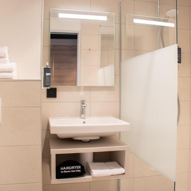 Brit Hotel Cahors Centre - Le Valentre - Chambre Lits Jumeaux Confort - 8