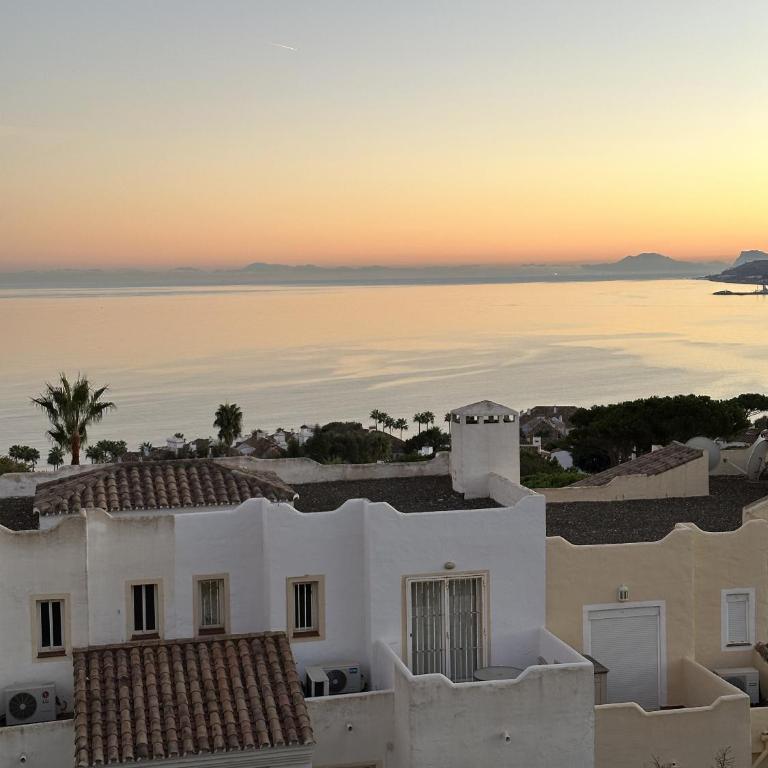 53 Top floor of Terrazas de la Bahia Casares Costa - Apartamento de 3 dormitorios con vistas al mar - 25