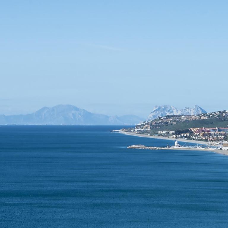 53 Top floor of Terrazas de la Bahia Casares Costa - Apartamento de 3 dormitorios con vistas al mar - 30