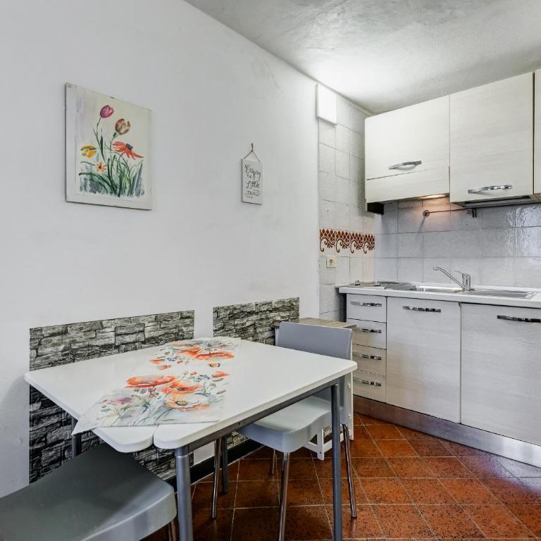 Charming Apartment with Garden, Parking & Metro - Apartment - Split Level - 8