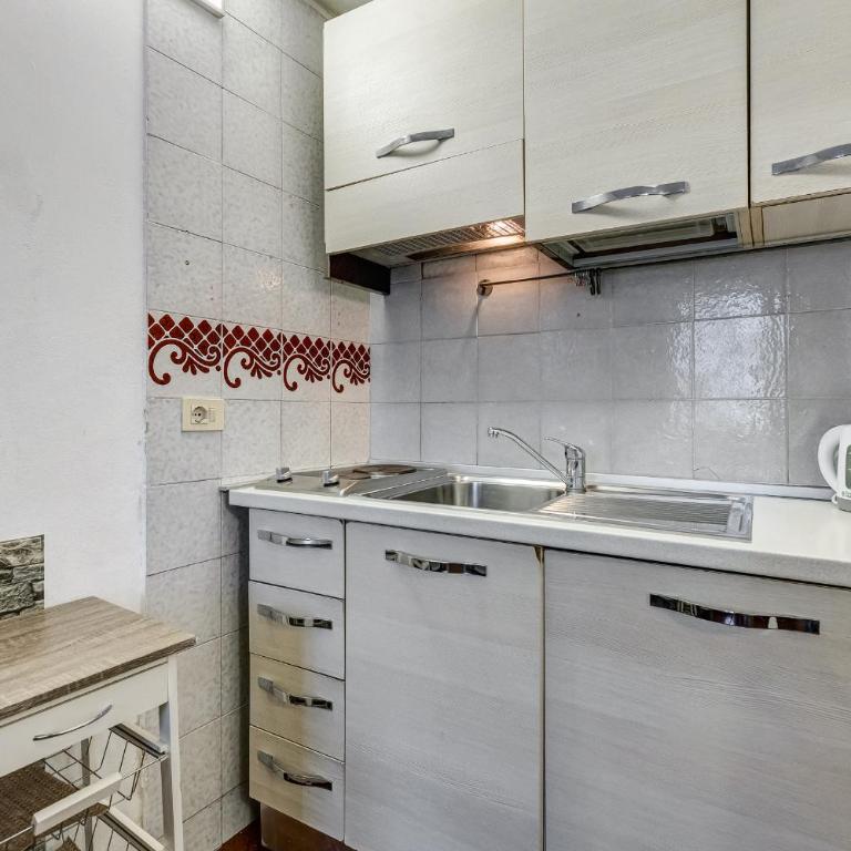 Charming Apartment with Garden, Parking & Metro - Apartment - Split Level - 29