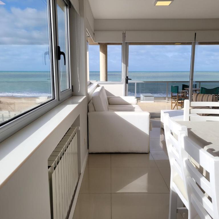 Departamentos frente al mar 108 y el mar - Two-Bedroom Apartment with Sea View - 13