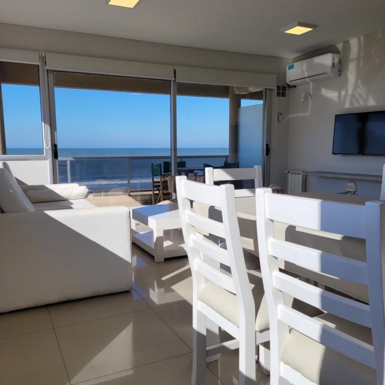 Departamentos frente al mar 108 y el mar - Two-Bedroom Apartment with Sea View - 18