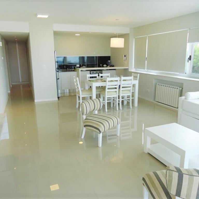 Departamentos frente al mar 108 y el mar - Two-Bedroom Apartment with Sea View - 9