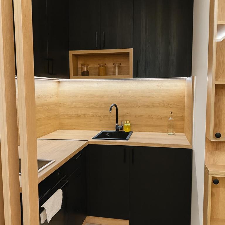 Karas Cozy Lodge - One-Bedroom Apartment - 3