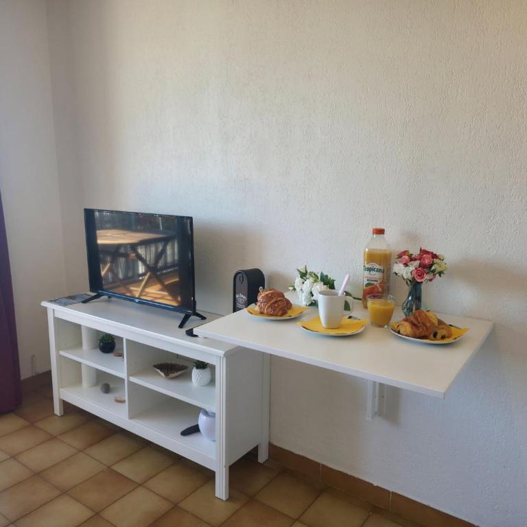 La Porte du Soleil - VUE MER - Plage à 2 Min - Terrasse et Clim - PET FRIENDLY - Offre Spéciale - HolyRiviera Services - One-Bedroom Apartment - 18
