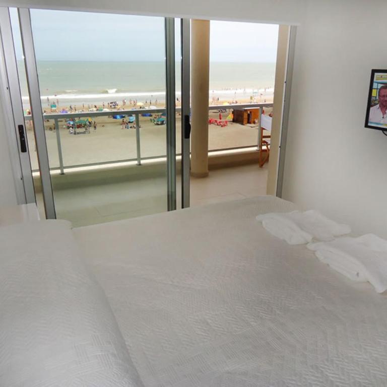 Departamentos frente al mar 108 y el mar - One-Bedroom Apartment with Balcony and Sea View - 9