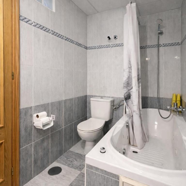 La Zenia 3 Bedroom House, Distant Sea View, Shared Heated Pool in Winter, Sleeps 8 - Casa de 3 dormitorios - 19