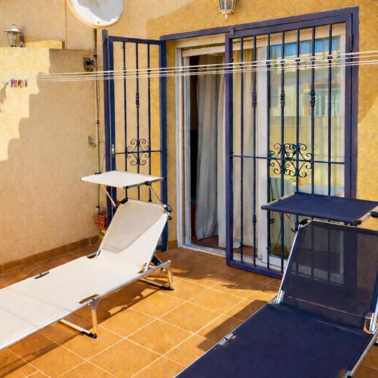 La Zenia 3 Bedroom House, Distant Sea View, Shared Heated Pool in Winter, Sleeps 8 - Casa de 3 dormitorios - 15