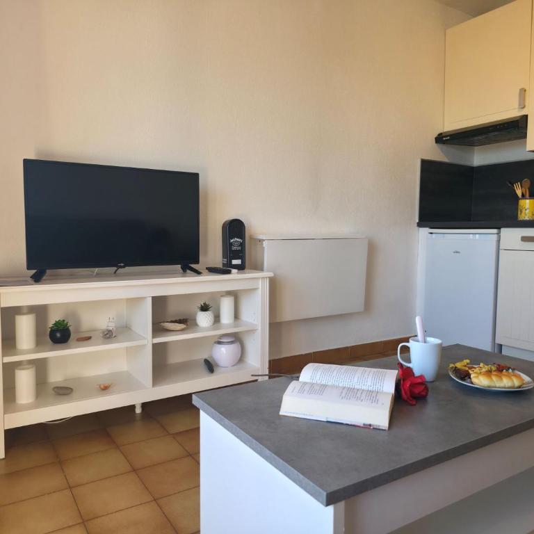 La Porte du Soleil - VUE MER - Plage à 2 Min - Terrasse et Clim - PET FRIENDLY - Offre Spéciale - HolyRiviera Services - One-Bedroom Apartment - 27