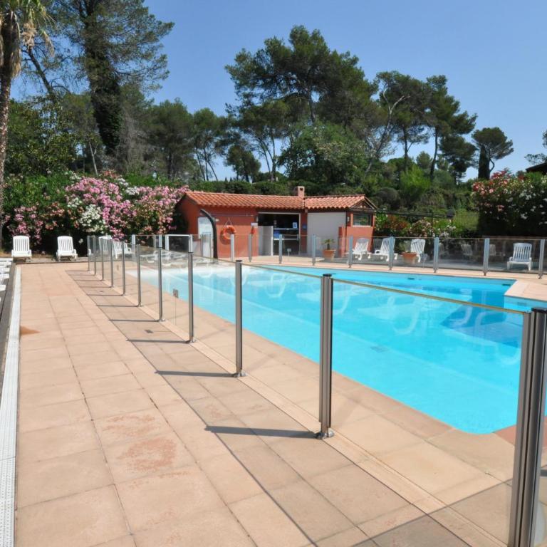 Studio Albatros Terrasse en RDJ Parking privé Piscine proche Golf, Tennis Grasse - Studio avec Terrasse - 2