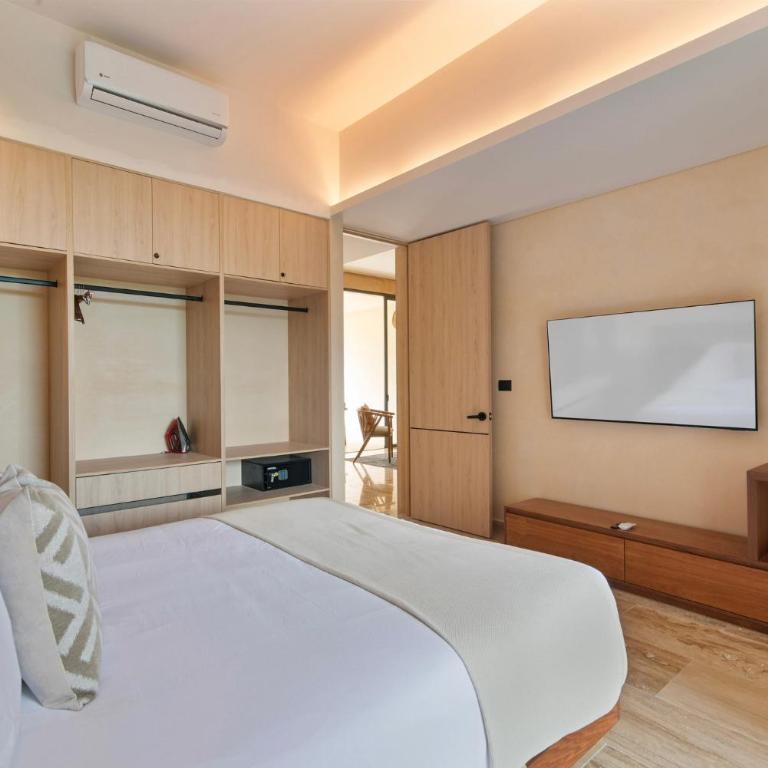 Corasol, Relaxed Stay with Terrace & Full Amenities - Two-Bedroom Deluxe Apartment with Balcony - 17