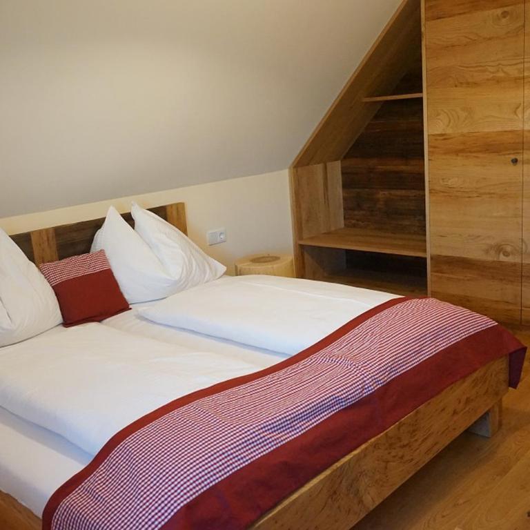 Weingut Buschenschank Schneiderannerl - Doppelzimmer mit Terrasse - 8