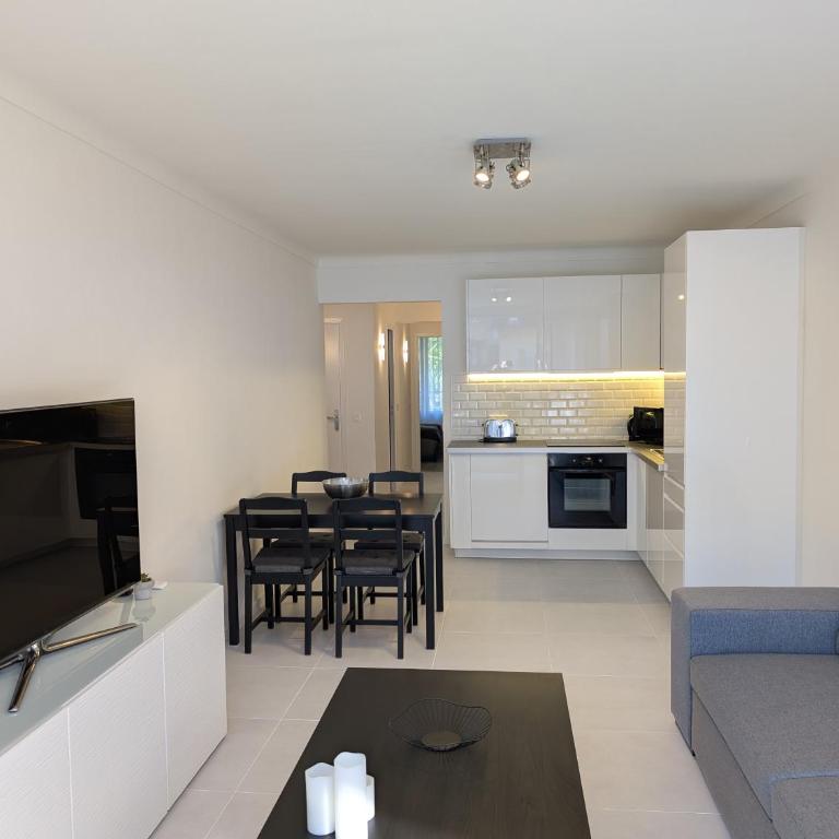 Le Landel - Appartement 3 Pièces entièrement rénové, climatisé avec parking - Two-Bedroom Apartment - 7