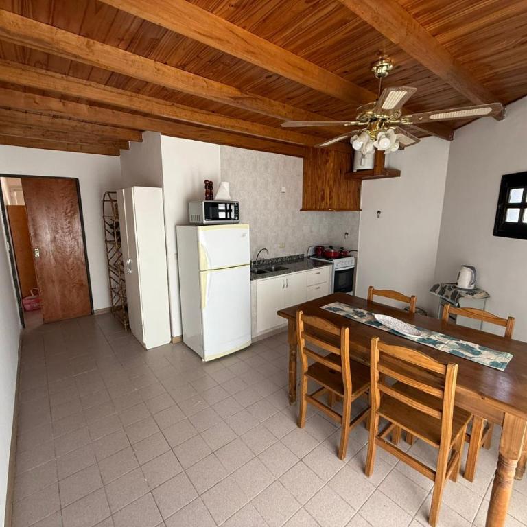 Departamento Semi Céntrico en Necochea con Garaje y Patio - One-Bedroom Apartment - 1