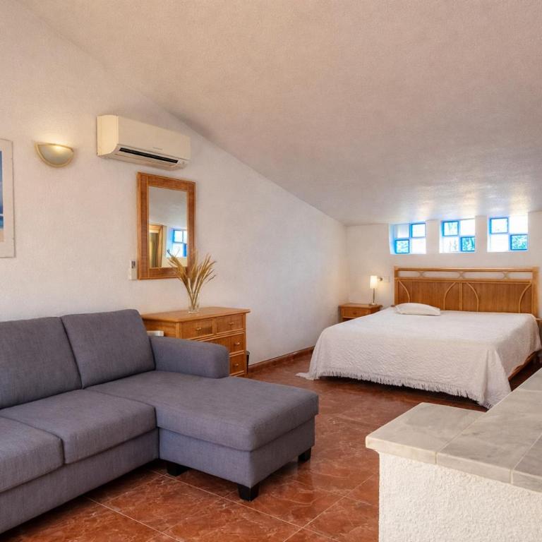 La Zenia 3 Bedroom House, Distant Sea View, Shared Heated Pool in Winter, Sleeps 8 - Casa de 3 dormitorios - 14