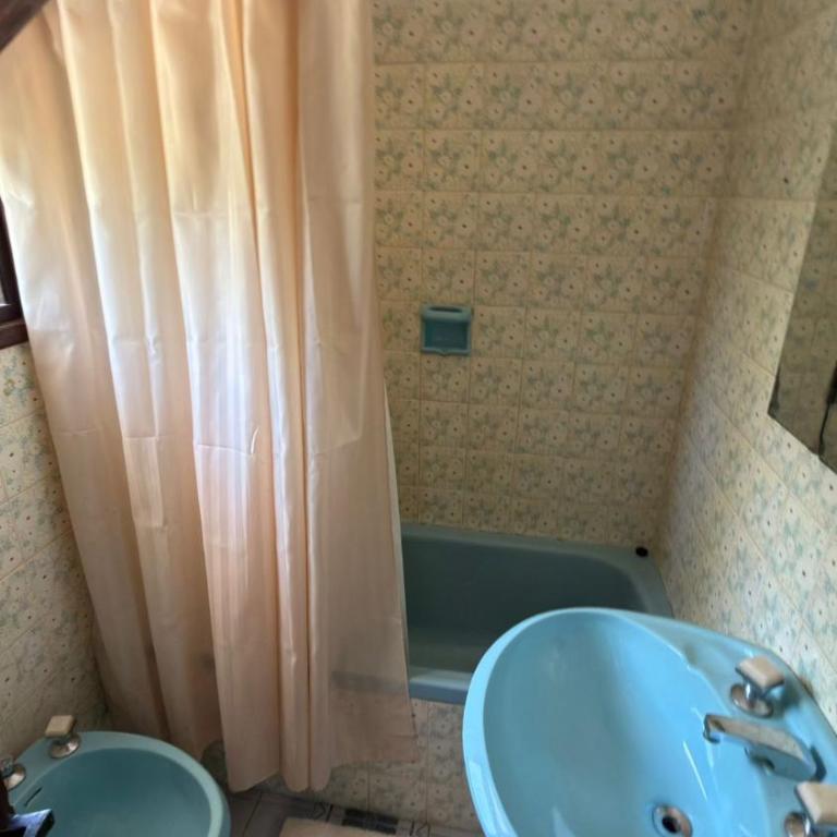 Spacious vacation home, 4BR with large garden,classic chalet style, San Rafael,Punta del Este - Four-Bedroom House - 5