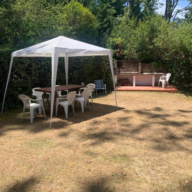 Spacious vacation home, 4BR with large garden,classic chalet style, San Rafael,Punta del Este - Four-Bedroom House - 11