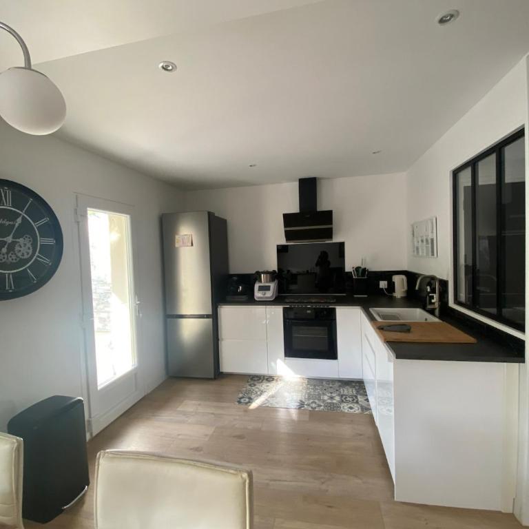 Maison la Londe - Three-Bedroom House - 34