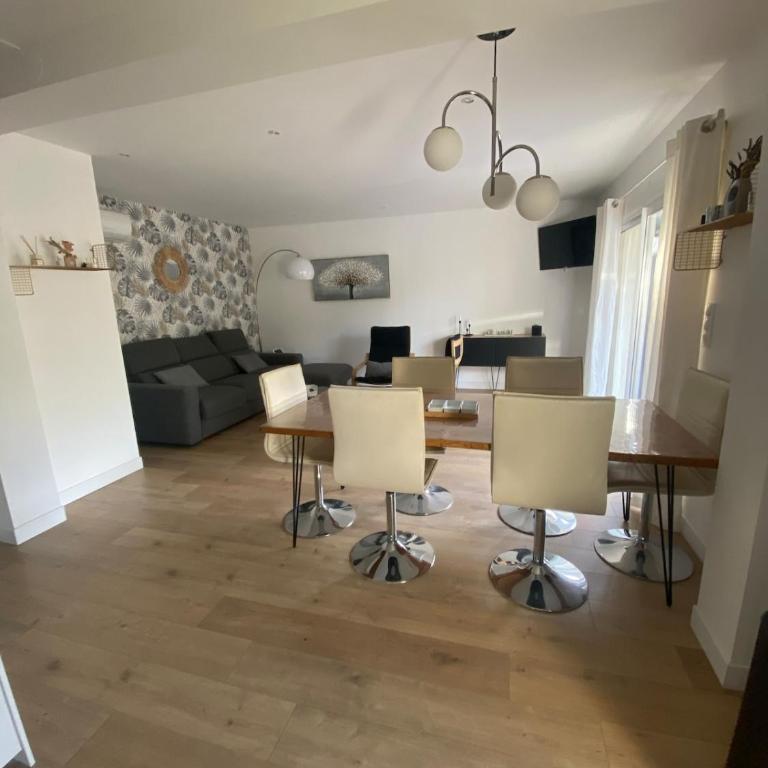 Maison la Londe - Three-Bedroom House - 32