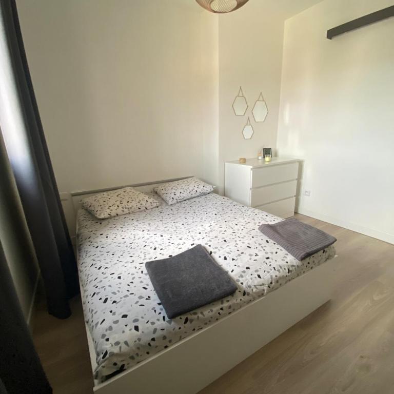 Maison la Londe - Three-Bedroom House - 26