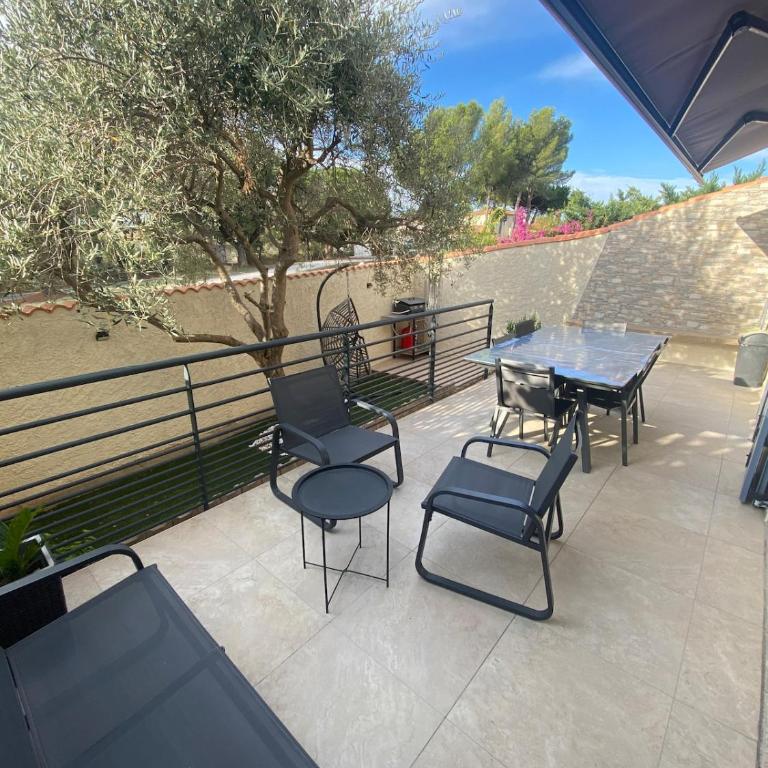 Maison la Londe - Three-Bedroom House - 19