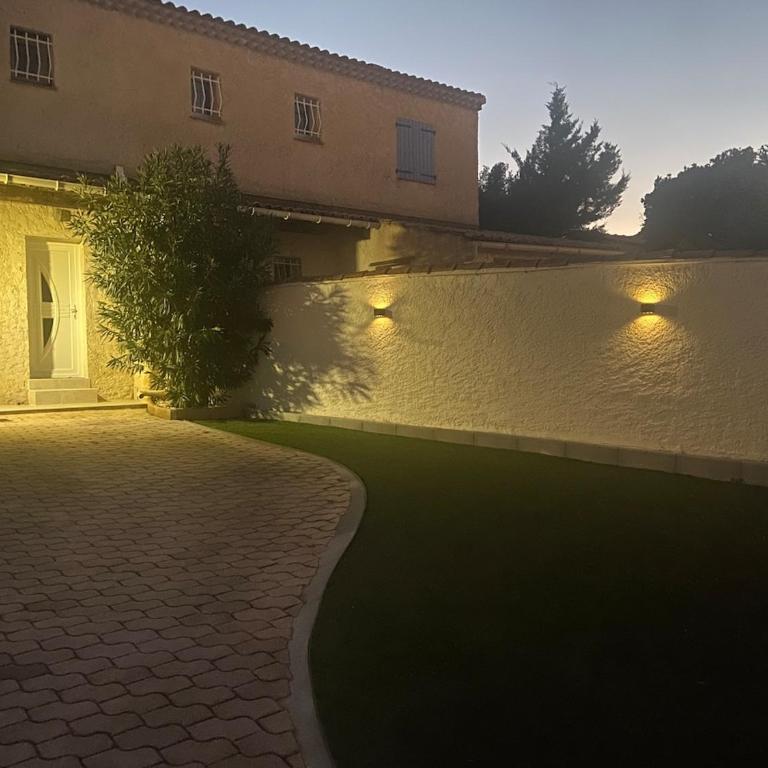 Maison la Londe - Three-Bedroom House - 10