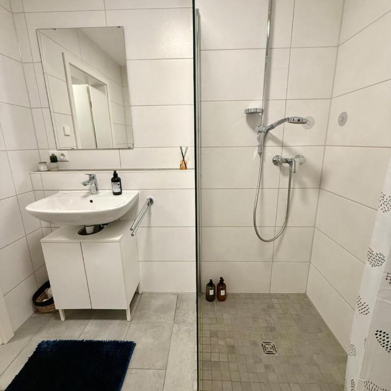 Moderne Erdgeschosswohnung - zentrumsnah & self check in - Appartamento - Piano Terra - 9