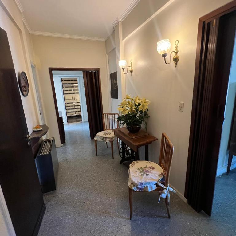 Check and Home - Colon V - 8 Huéspedes a 700mts de la Playa - Three-Bedroom Apartment with View - 11