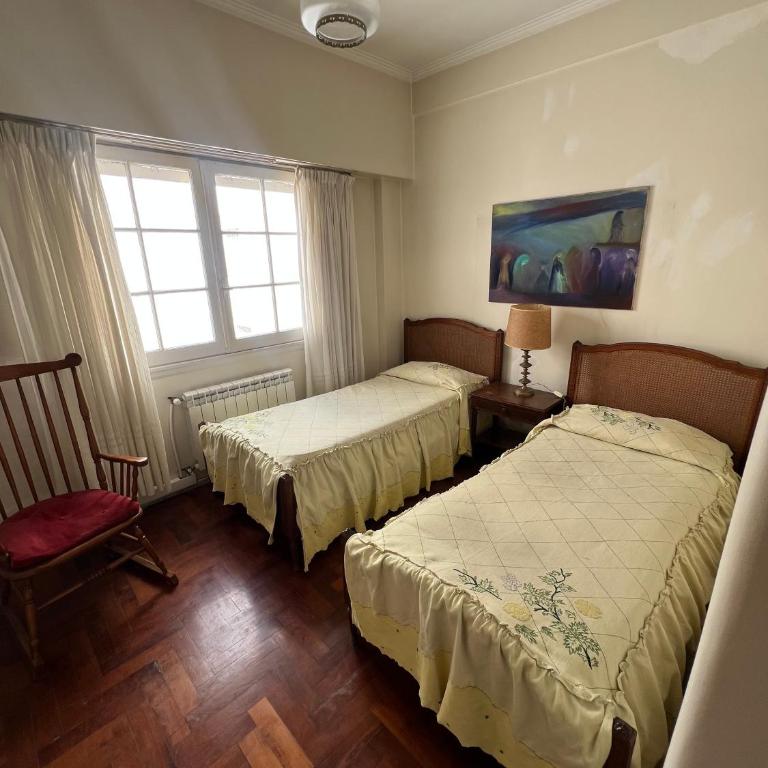 Check and Home - Colon V - 8 Huéspedes a 700mts de la Playa - Three-Bedroom Apartment with View - 14
