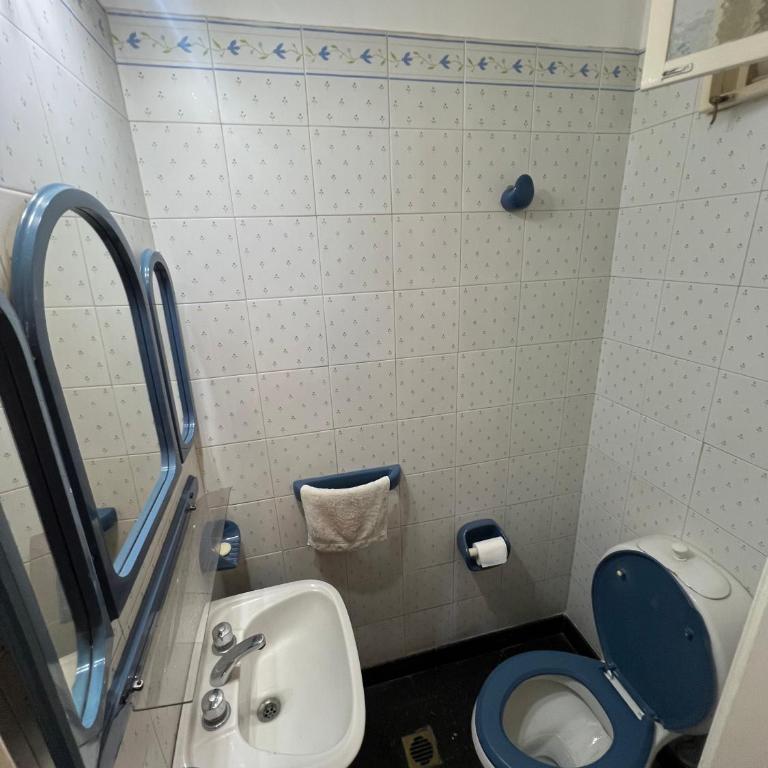 Check and Home - Colon V - 8 Huéspedes a 700mts de la Playa - Three-Bedroom Apartment with View - 18