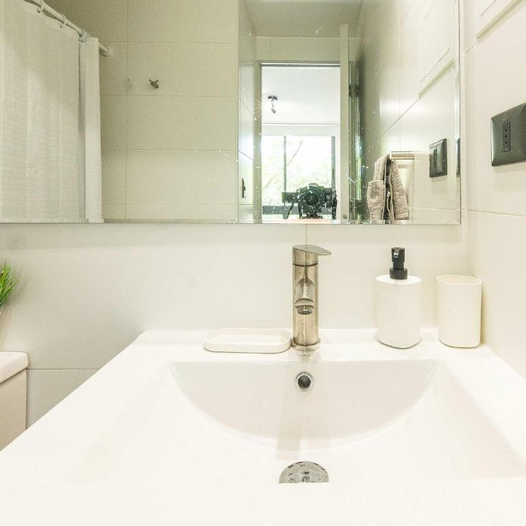 HOM I 2D2B Full equipado, Estacionamiento, Wifi, Gimnasio, Santiago Centro - Apartment - 33
