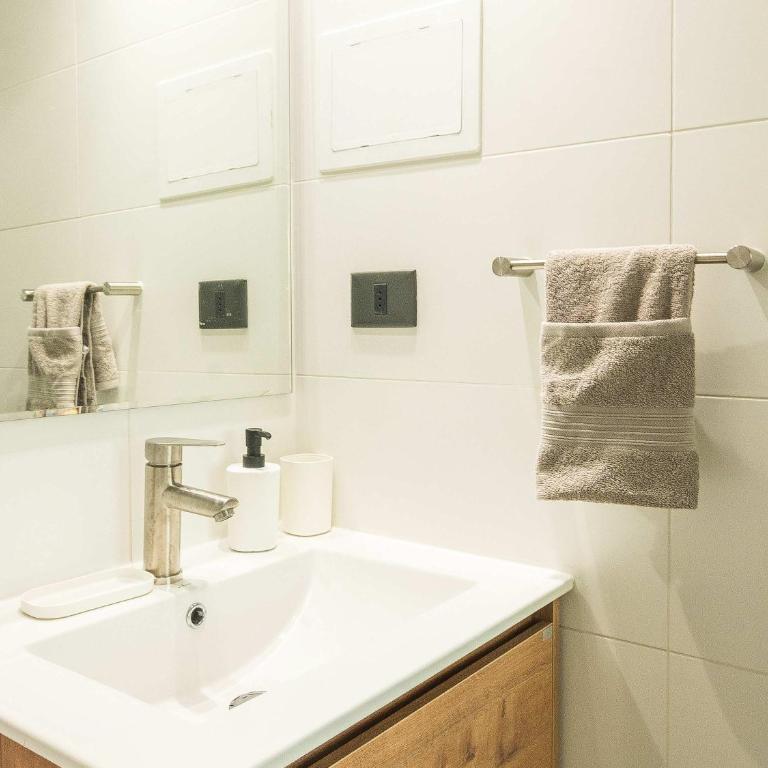 HOM I 2D2B Full equipado, Estacionamiento, Wifi, Gimnasio, Santiago Centro - Apartment - 35